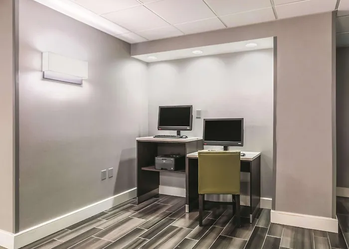 La Quinta Inn & Suites by Wyndham Dallas Plano West