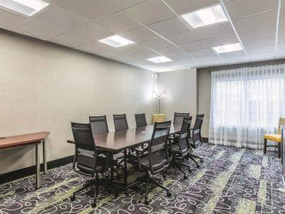 La Quinta By Wyndham Dallas West