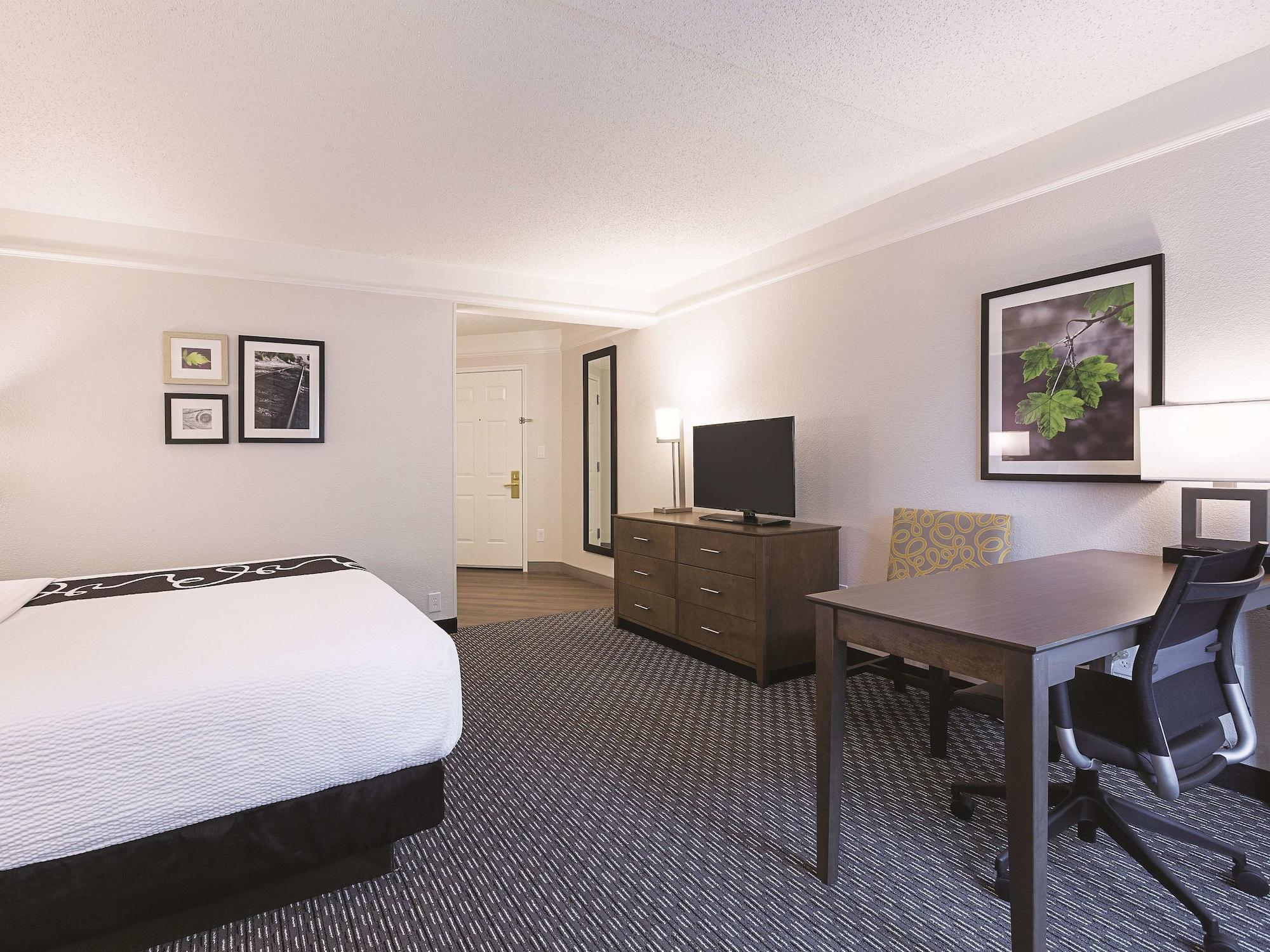 La Quinta By Wyndham Dallas West Plano