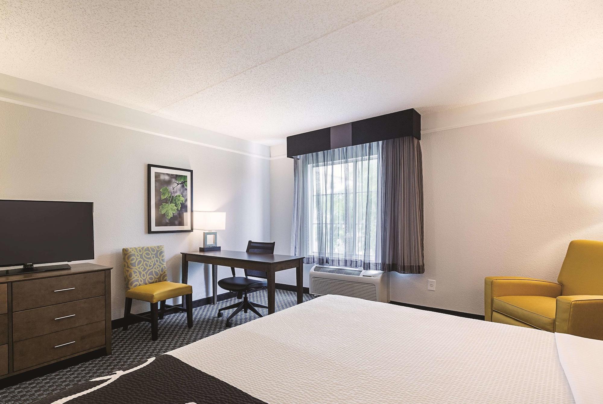La Quinta By Wyndham Dallas West Plano