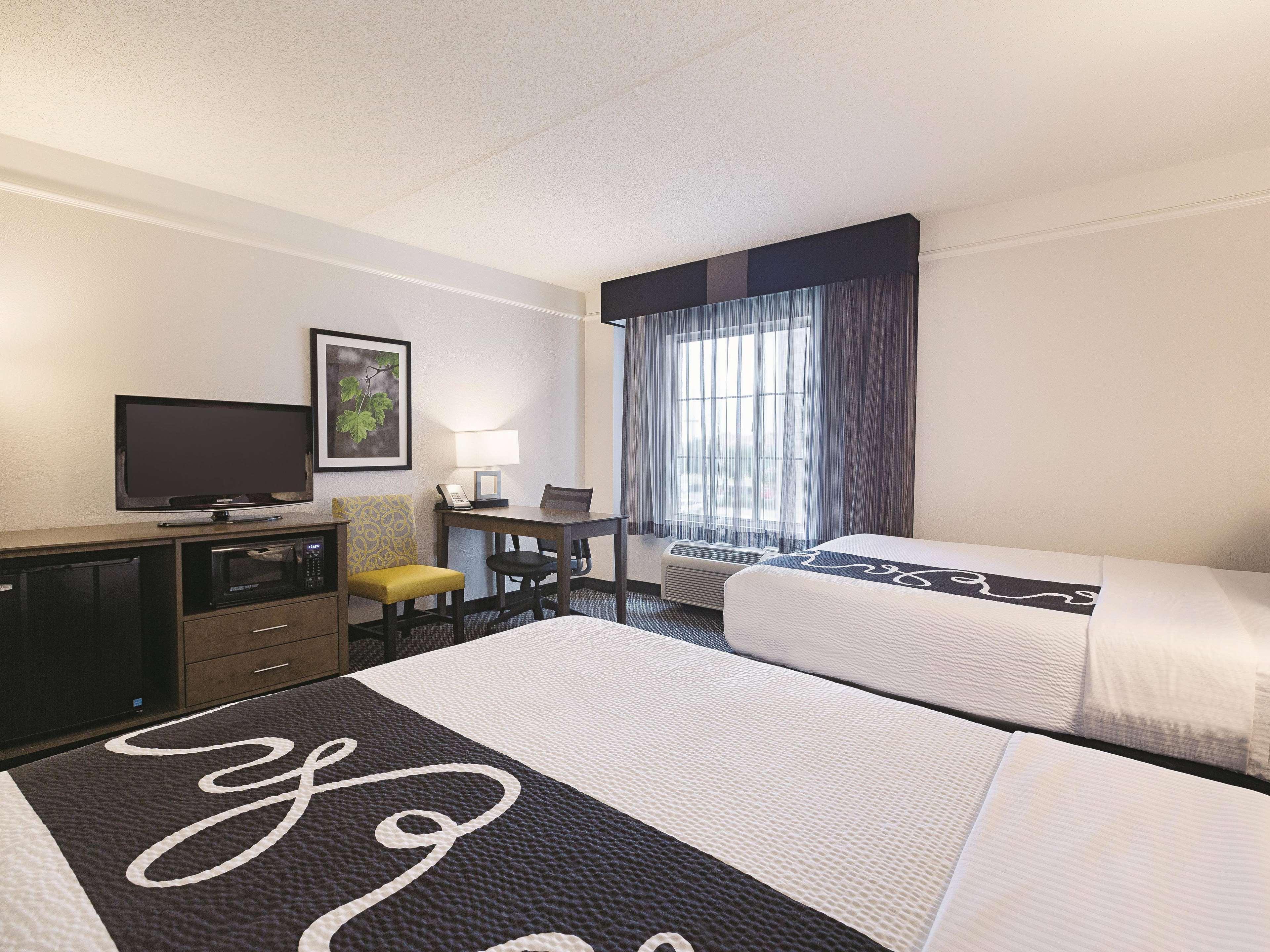 La Quinta By Wyndham Dallas West Hotel 3*