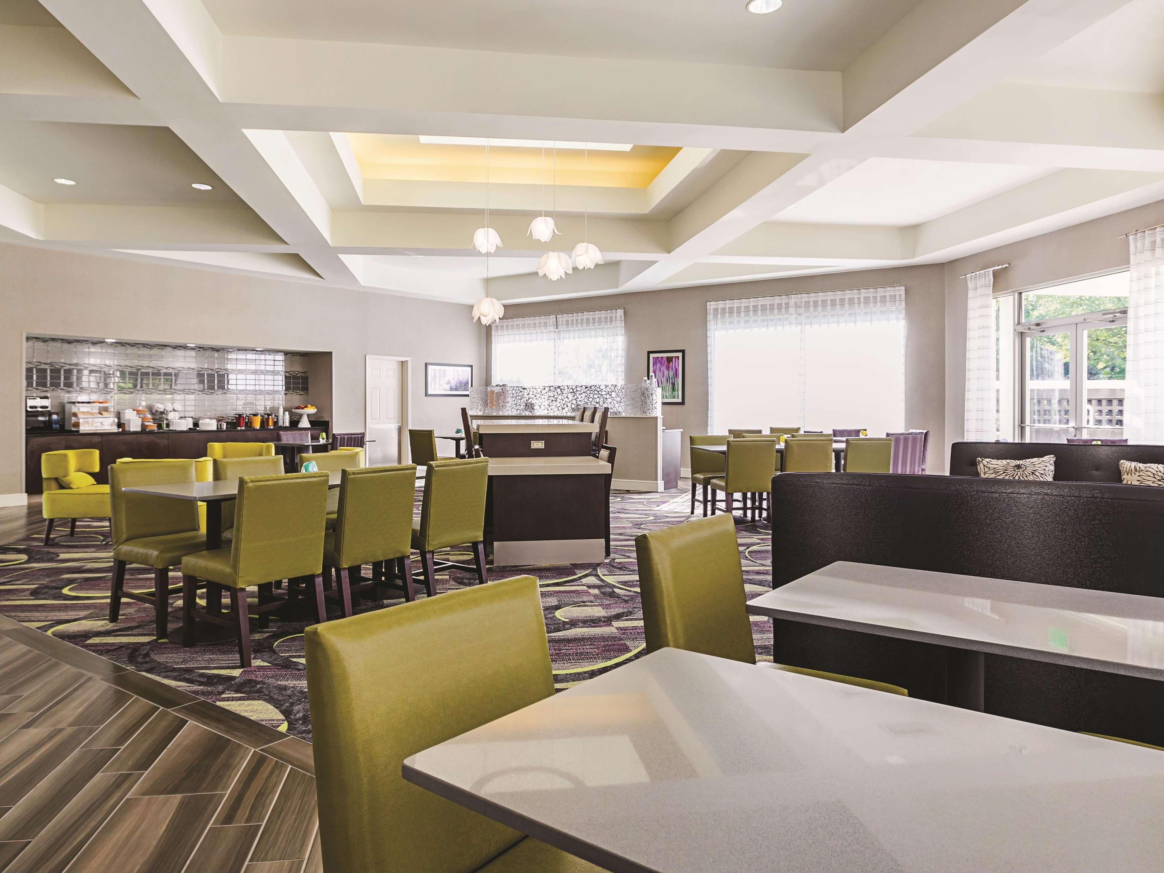Hotel La Quinta By Wyndham Dallas West 3*