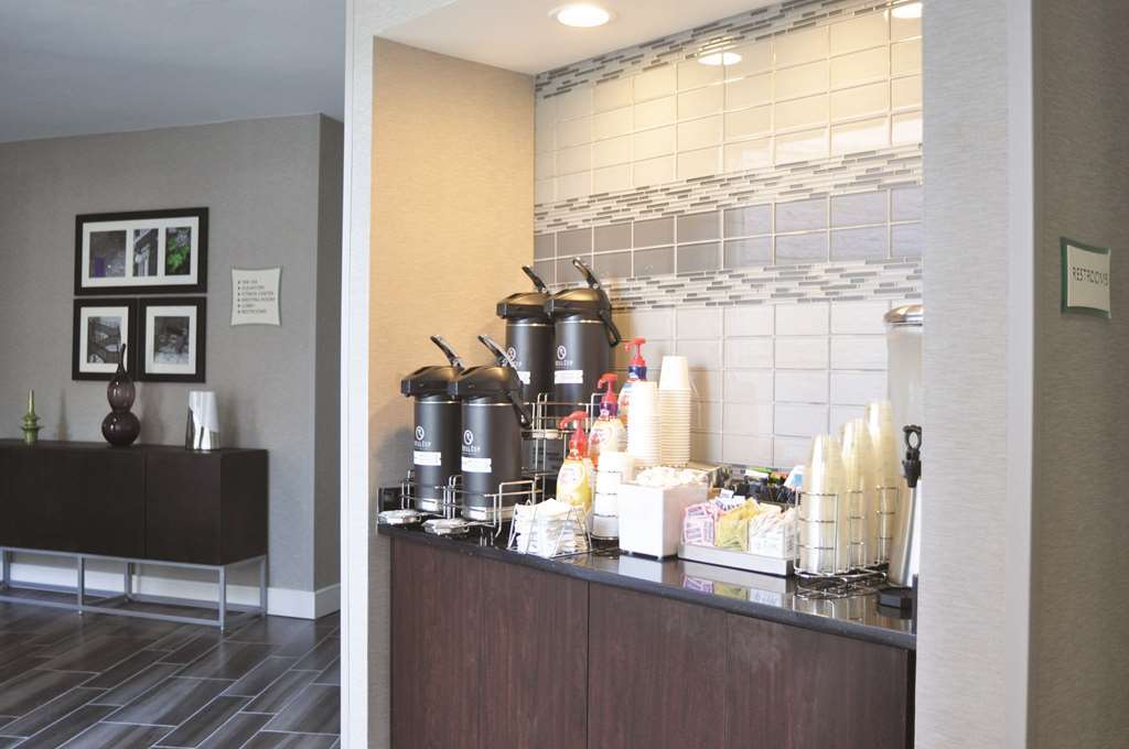 La Quinta By Wyndham Dallas West Hotel