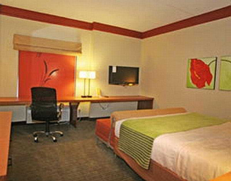 La Quinta By Wyndham Dallas West
