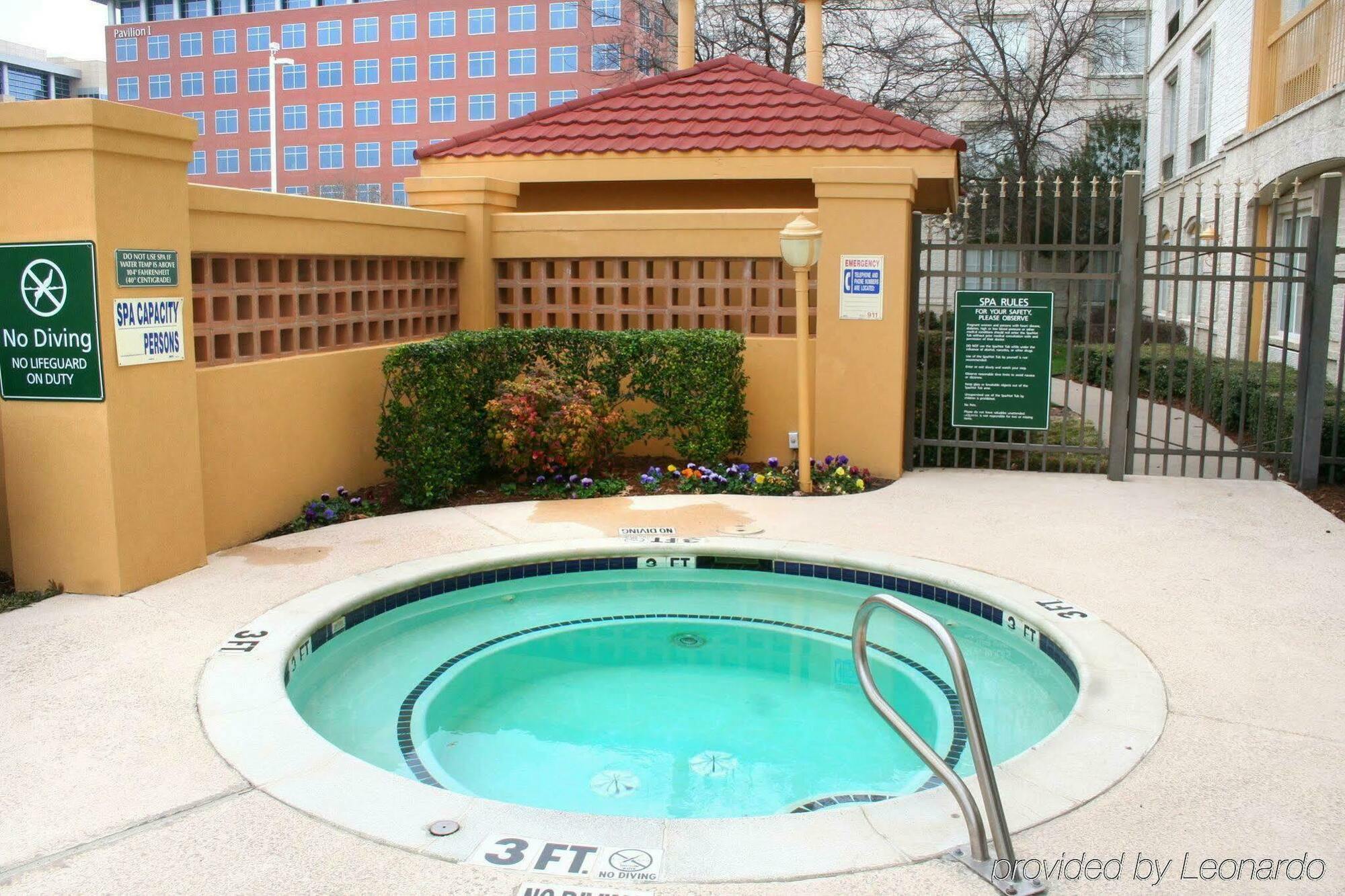 Hotel La Quinta By Wyndham Dallas West 3*